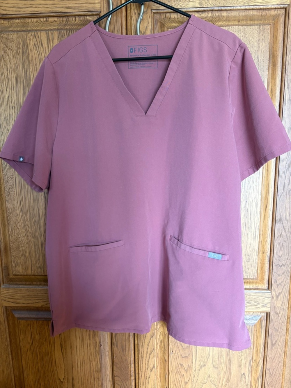 FIGS V-Neck Scrub Top in Mauve Rose Size XXL EUC